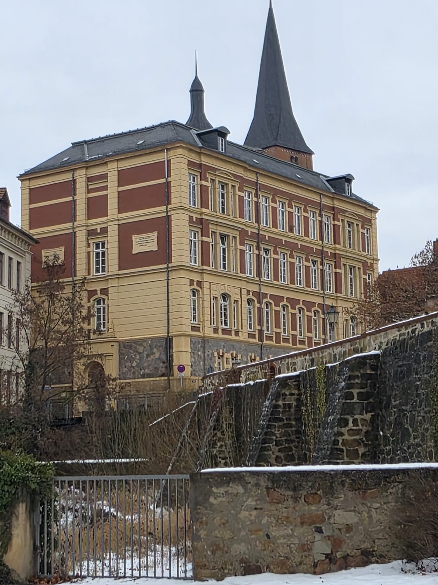 Lutherschule mit Fassadenarbeiten
